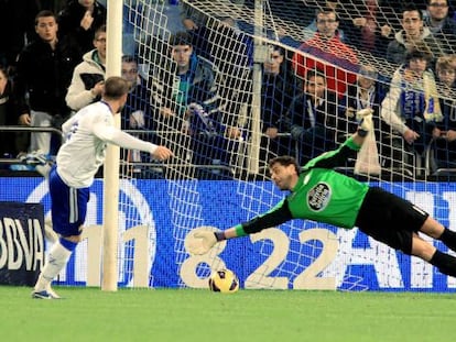 Apo&ntilde;o marca de penalti.