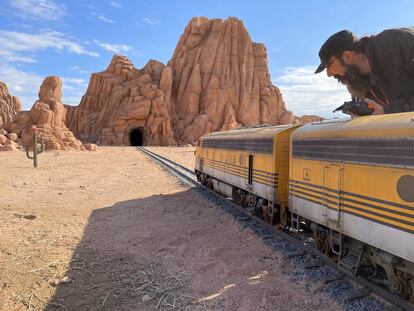 Recreación de un tren en los exteriores de Chinchón en el rodaje de 'Asteroid City'