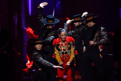 La cantante India Martínez, durante su actuación en los Premios Talía.
