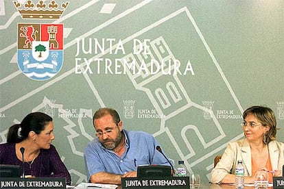 La consejera de la Presidencia, Casilda Gutierrez, el de Desarrollo Rural Francisco Javier López Iniesta y la delegada del Gobierno en Extremadura, Carmen Pereira.