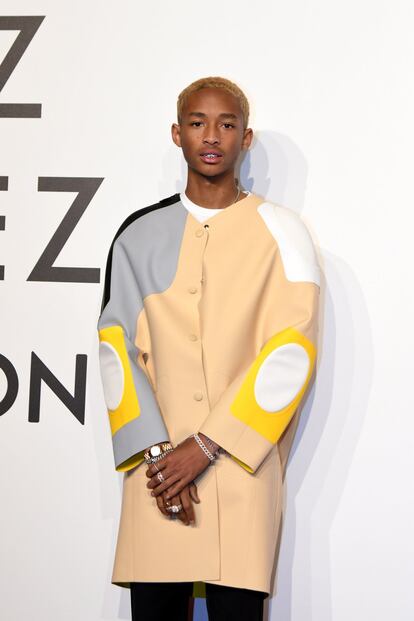 El hijo de Will Smith, Jaden (California, 1998), tiene pedigrí actoral, pero aún mayores credenciales de moda. Se la traen al pairo las convenciones y los estereotipos de género (este año ha sido imagen de la colección de mujer de Louis Vuitton). Ha hecho de su estilo un campo de pruebas que uno no puede dejar de mirar. Por algo fue nuestra portada de junio.