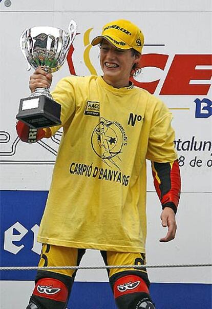 Pol Espargaró celebra su triunfo de ayer en Montmeló.