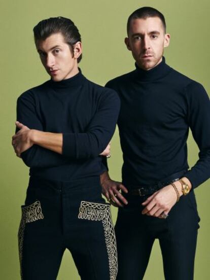 Alex Turner y Miles Kane, en una imagen de promoción