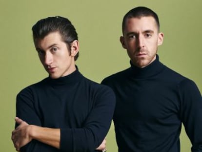 Alex Turner y Miles Kane, en una imagen de promoci&oacute;n