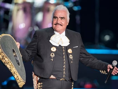 Vicente Fernández, durante un concierto en 2015.