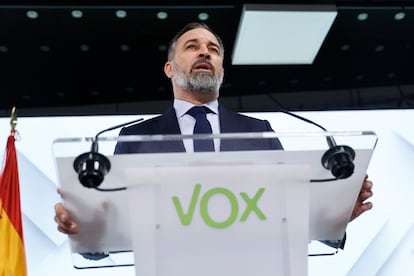 El líder de Vox, Santiago Abascal, en rueda de prensa posterior al Comité de Acción Política celebrado este lunes en la sede del partido, en Madrid.