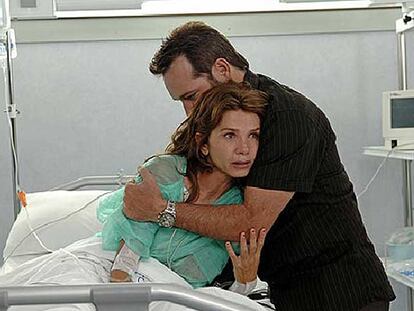 Victoria Abril y Jorge Perugorría en un fotograma de <i>Óscar. Una pasión surrealista.</i>