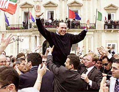Silvio Berlusconi fue aclamado ayer en la localidad de Gallipoli, al sur de Italia.