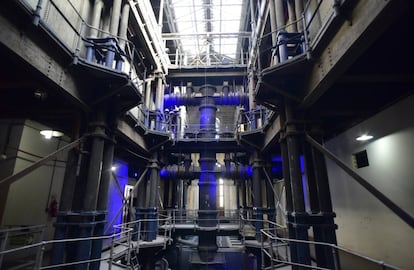 El interior del Palacio de las Aguas Corrientes, con los caños de hierro que transportaban el agua potable hacia los tanques.