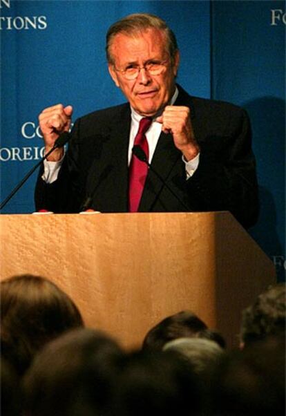 El secretario de Defensa, Donald Rumsfeld, durante su dircurso en el Consejo de Relaciones Exteriores.