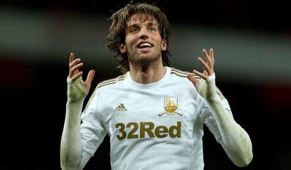 Michu celebra el gol que marcó para el Swansea el domingo al Manchester United