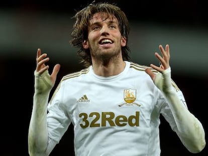 Michu celebra el gol que marcó para el Swansea el domingo al Manchester United