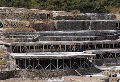 Una vista de las eras de las Salinas de Añana, donde se vertía el agua salada para obtener la sal por evaporación.