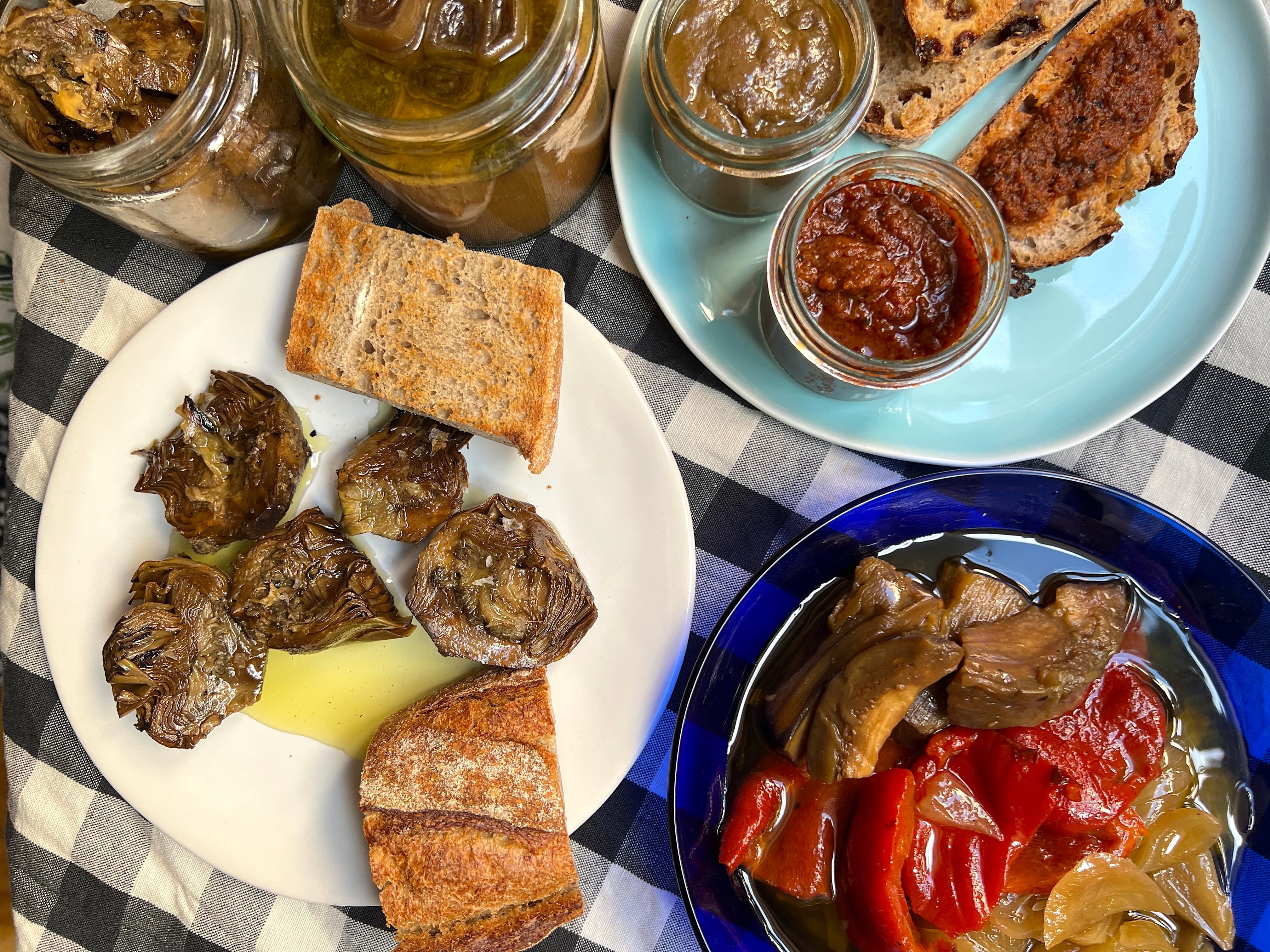 Las conservas de verduras asadas que dan vida a la España vaciada