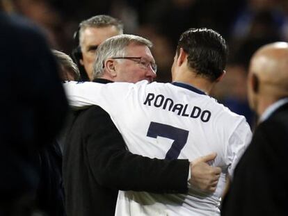 Ferguson y Cristiano se saludan en el Bernabéu.