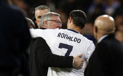 Ferguson y Cristiano se saludan en el Bernabéu.