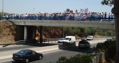 Trabajadores del hospital Costa del Sol, durante el parón del pasado viernes.