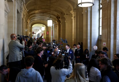 Numerosos medios de comunicación este 13 de mayo en el Palacio de Justicia de París.