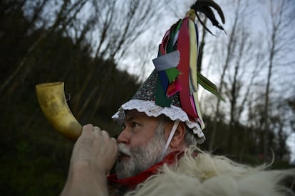 Un 'Joaldunak' durante los carnavales de Ituren y Zubieta.