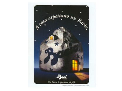 Una publicidad de los Baci Perugina de finales de los años noventa. “En el hogar están esperando un beso”, dice el lema.