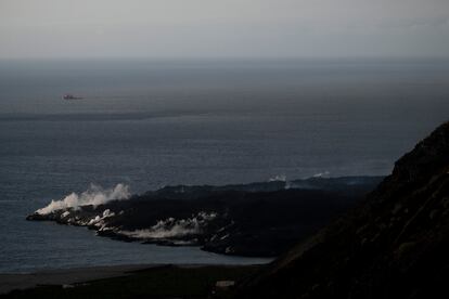 La colada de lava llegando al mar, el pasado 3 de octubre.
