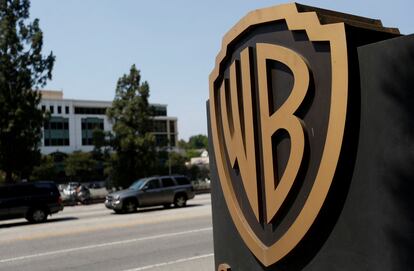 Logo de la Warner Bros en un estudio de California.