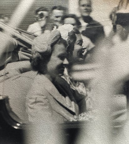 Lady Pamela y la reina Isabel II, durante una gira por Australia, en 1954.