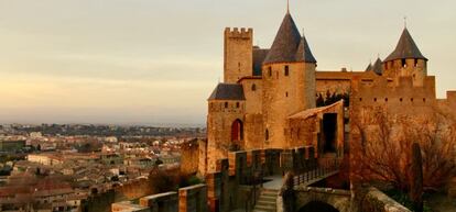 Castillo condalen lo alto de la muralla de Carcasona.