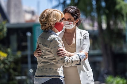 Esperanza Aguirre e Isabel Díaz Ayuso, este viernes.