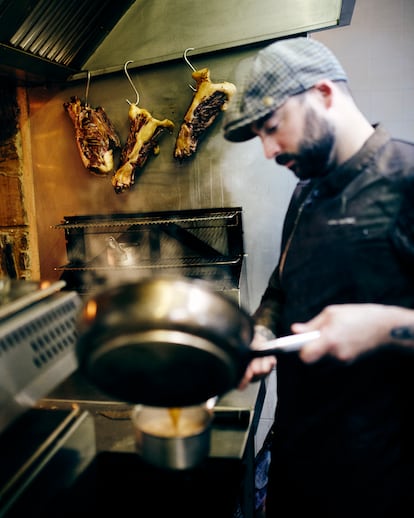 El chef Yordi Martínez combina técnicas de alta cocina con el guiso a fuego lento de toda la vida.
