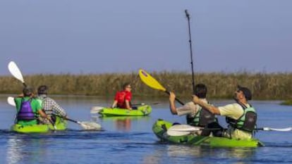 Recorrido en kayak por el arroyo Carambola, en los Esteros del Iber&aacute;.