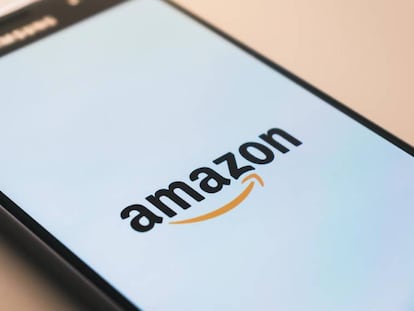 Teléfon con logo de Amazon