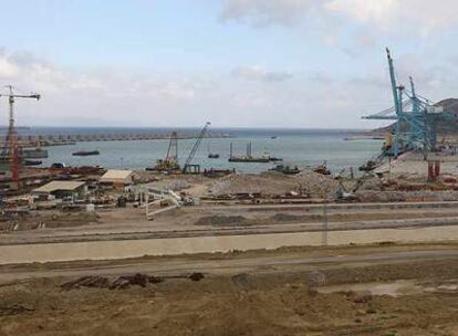 Vista de la construcción del nuevo puerto de Tánger.