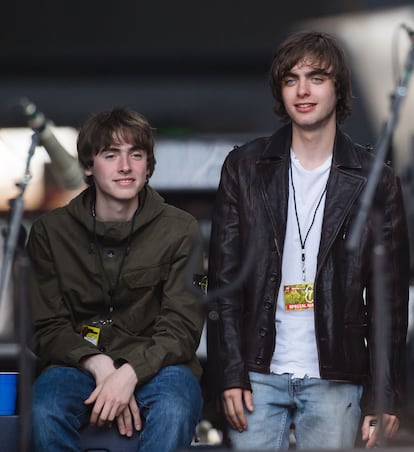 Lennon Gallagher and Gene Gallagher at a Liam Gallagher concert in 2018.