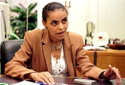 La nueva ministra de Medio Ambiente, Marina Silva, en su despacho en Brasilia.