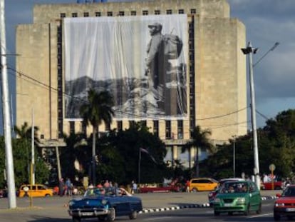 El desfile popular de homenaje al fundador de la Revolución abre siete días de honras fúnebres que cerrarán el domingo con su sepultura en Santiago de Cuba