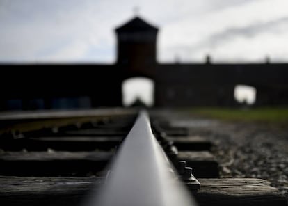 Porta de entrada de Birkenau.