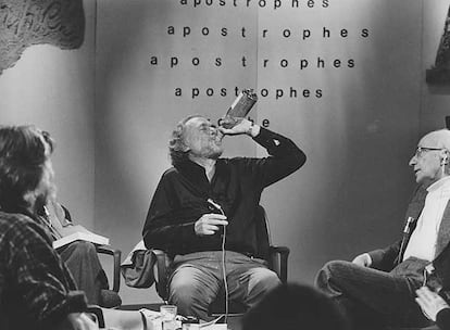 Charles Bukowski, durante una polémica emisión del programa cultural francés 'Apostrophes', en 1978.