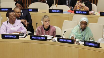 Al centro, Margot Wallström durante una reunión en la sede de la ONU, en Nueva York, en octubre de 2019.