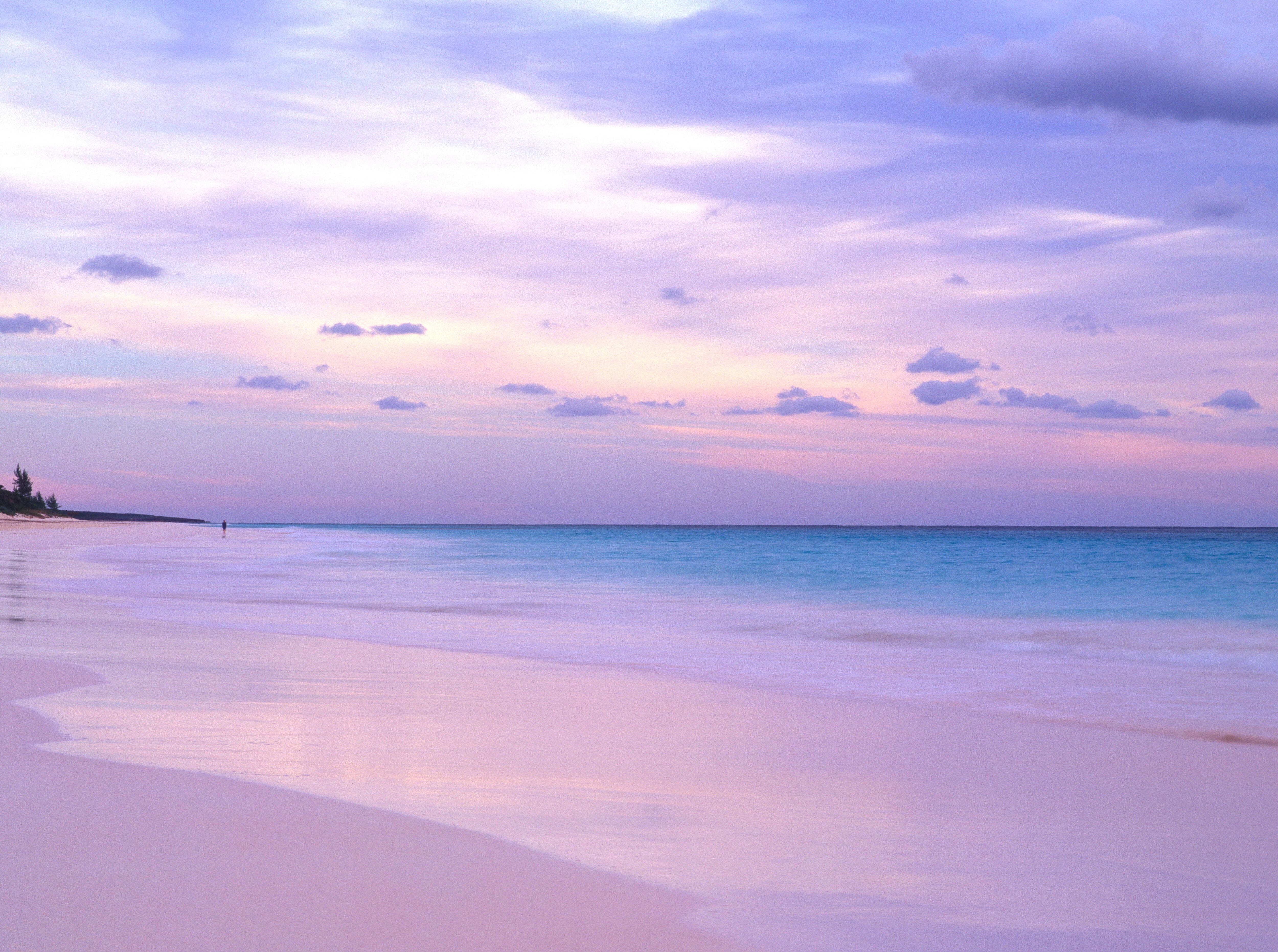 Un atardecer en Pink Sands Beach, en las Bahamas.