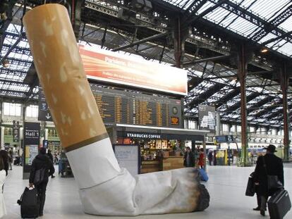 Campaña antitabaco de 2012 la estación de Lyon de París.