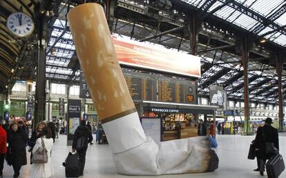 Campaña antitabaco de 2012 la estación de Lyon de París.