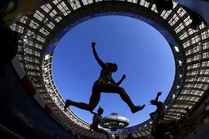 Momento de la carrera de los 3000m en el estadio Luzhniki.