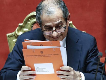 El ministro de Finanzas italiano, Giovanni Tria, en una sesión de control del Senado, el 20 de septiembre en Roma.