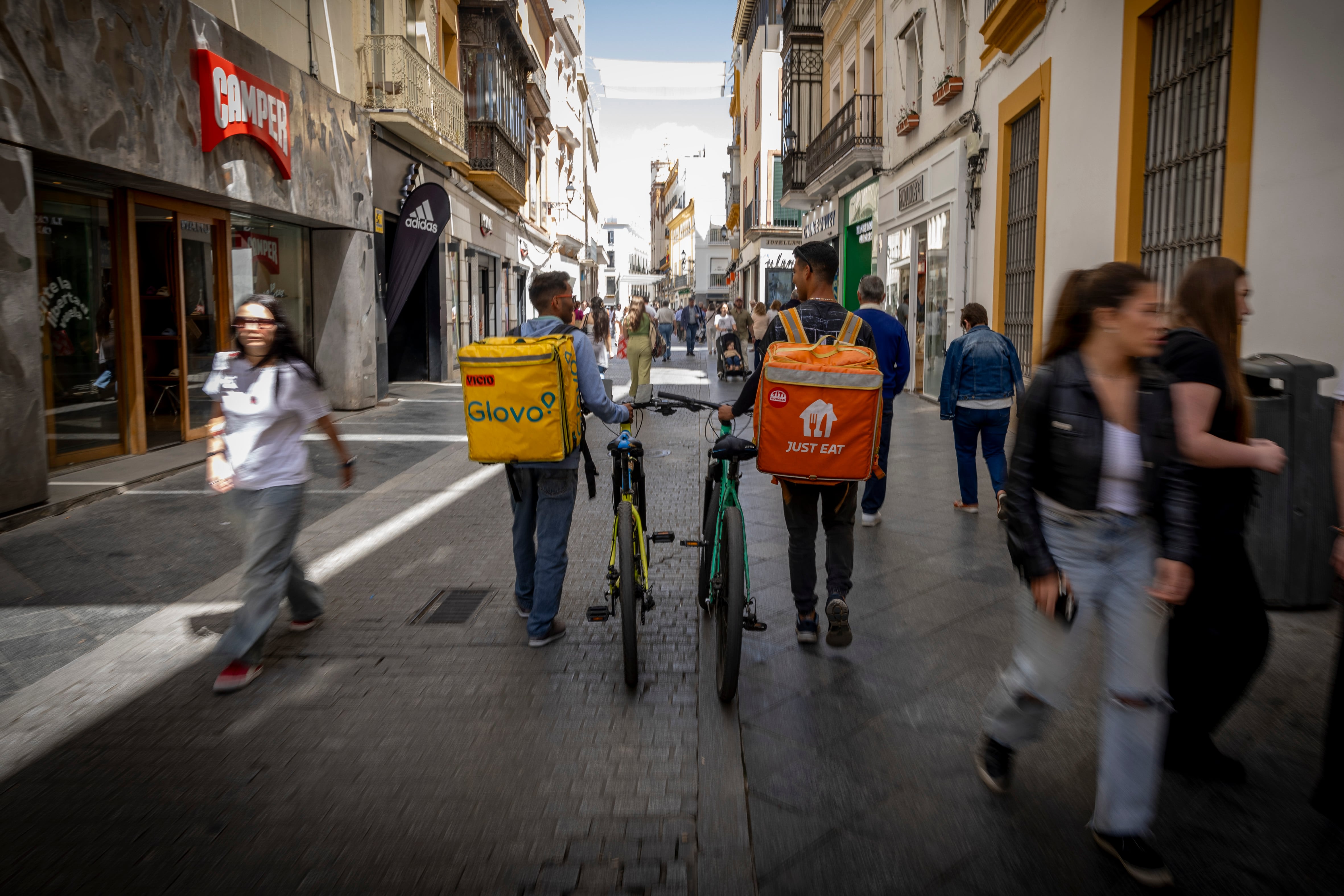 La justicia exime a Glovo de pagar casi 300 millones a Just Eat por competencia desleal
