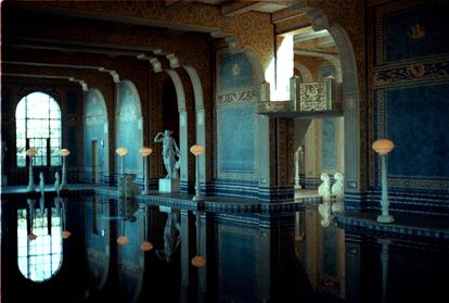 Piscina interior del Castillo de William Randolph Hearst.