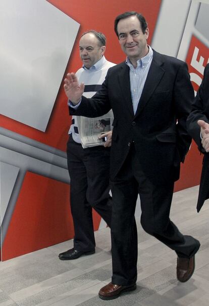 El presidente del Congreso, José Bono, a su llegada a la reunión del comité federal del PSOE.