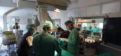 Cateterismo en el quirófano de cardiología pediátrica del Hospital La Paz.