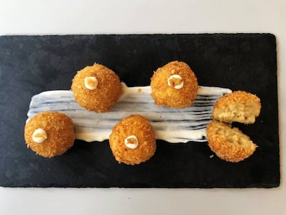 Croquetas de queso de cabra y cebolla caramelizada