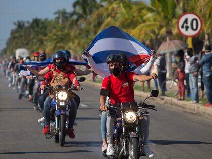 Protesta por el embargo de EE UU a Cuba, este domingo en La Habana.